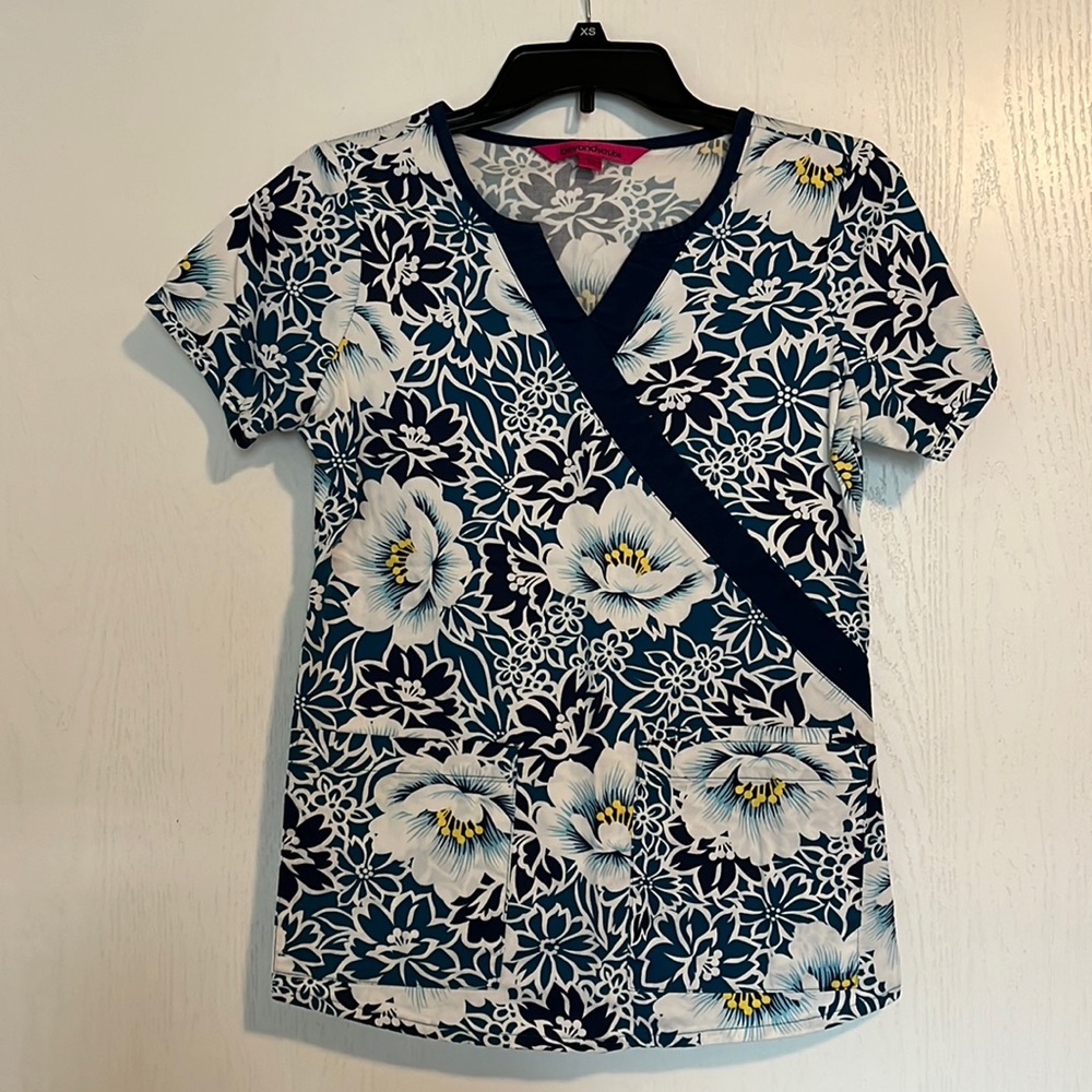 Beyond Scrubs scrub top, XS